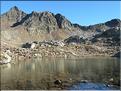 Du petit lac de Terre Rouge, vue sur le mont Malinvern (2938 m) et la baisse de Druos (2 628 m)