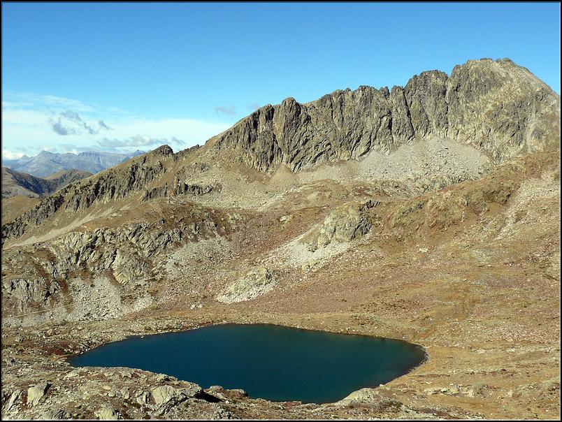 Lac de Terre Rouge et tête de Combe Grosse