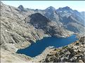 Les lacs Long et Niré. A gauche Chamineye, au centre au fond le mont Bégo, à droite le Grand Capelet