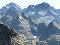Vue sur le lac Niré . Au fond les Monts Bégo et du Grand Capelet