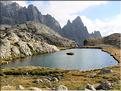 Lac Balaour inférieur avec au centre le Caire de la Madone