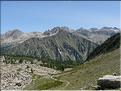 Du col de la Vallette, vue vers le NE, de la cime de Frémamorte aux cimes de Cerise, en arrière plan le massif de l'Argentera.