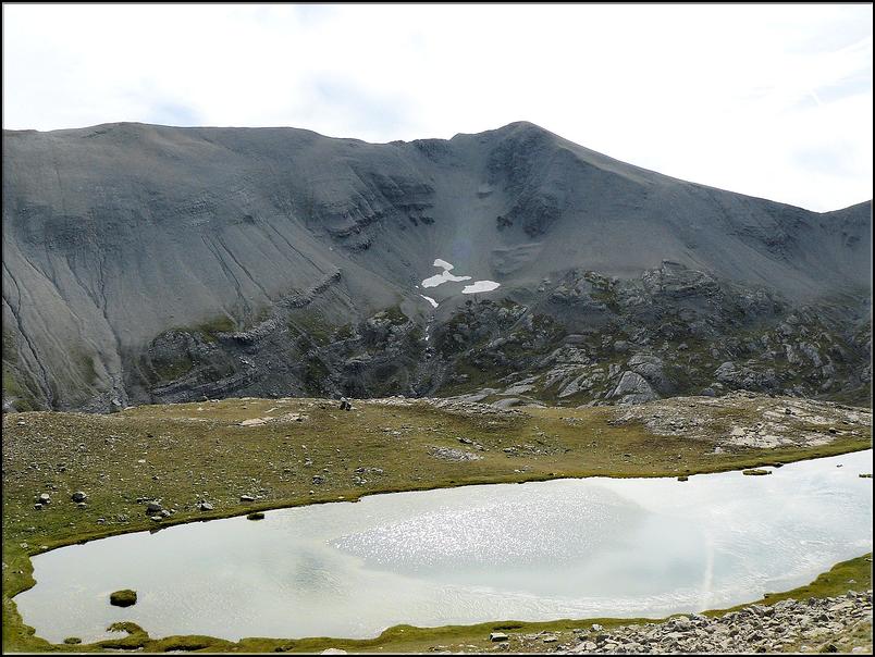 Vue sur le lac inférieur de Gialorgues et la Cime de Bolofre (2827 m)