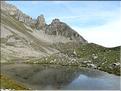 Le lac intermédiaire de Gialogues dominé par le Bec du Château et la Cime Dieu de Delfy