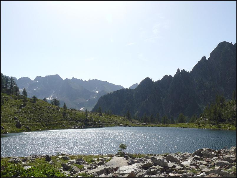 Lac Aver inférieur, au fond le massif Valrossa 