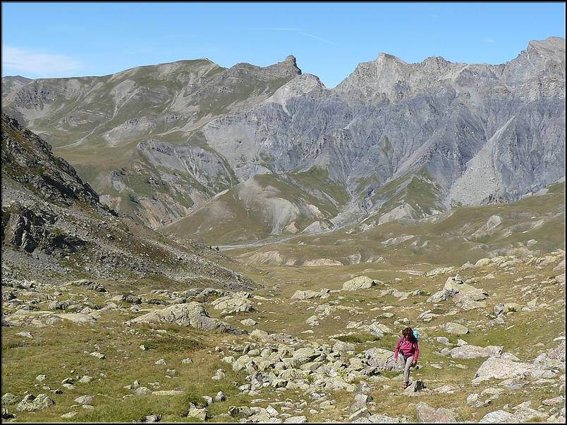 En montant vers les lacs. Au centre le remarquable Bonnet Carré (2770 m)