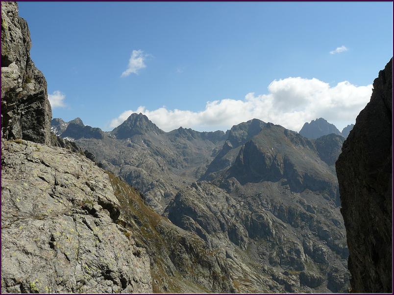 Du Pas du Mont Colomb (2548 m), vue sur la Gordolasque