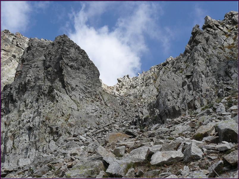 Le fameux couloir d'accès au Mont Colomb