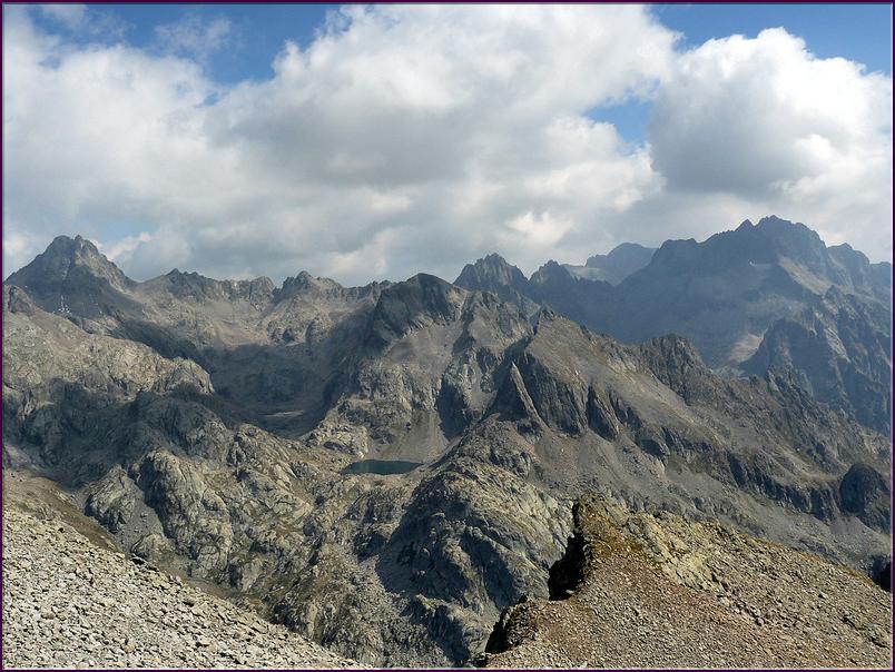 Panorama de la cime Chamineye (2921 m) jusqu'au Grand Capelet (2935 m)
